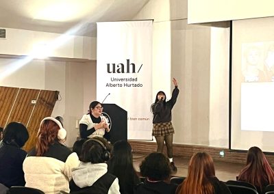 Fans de la cultura coreana se apropiaron del Aula Magna para participar del 1er Karaoke K-pop